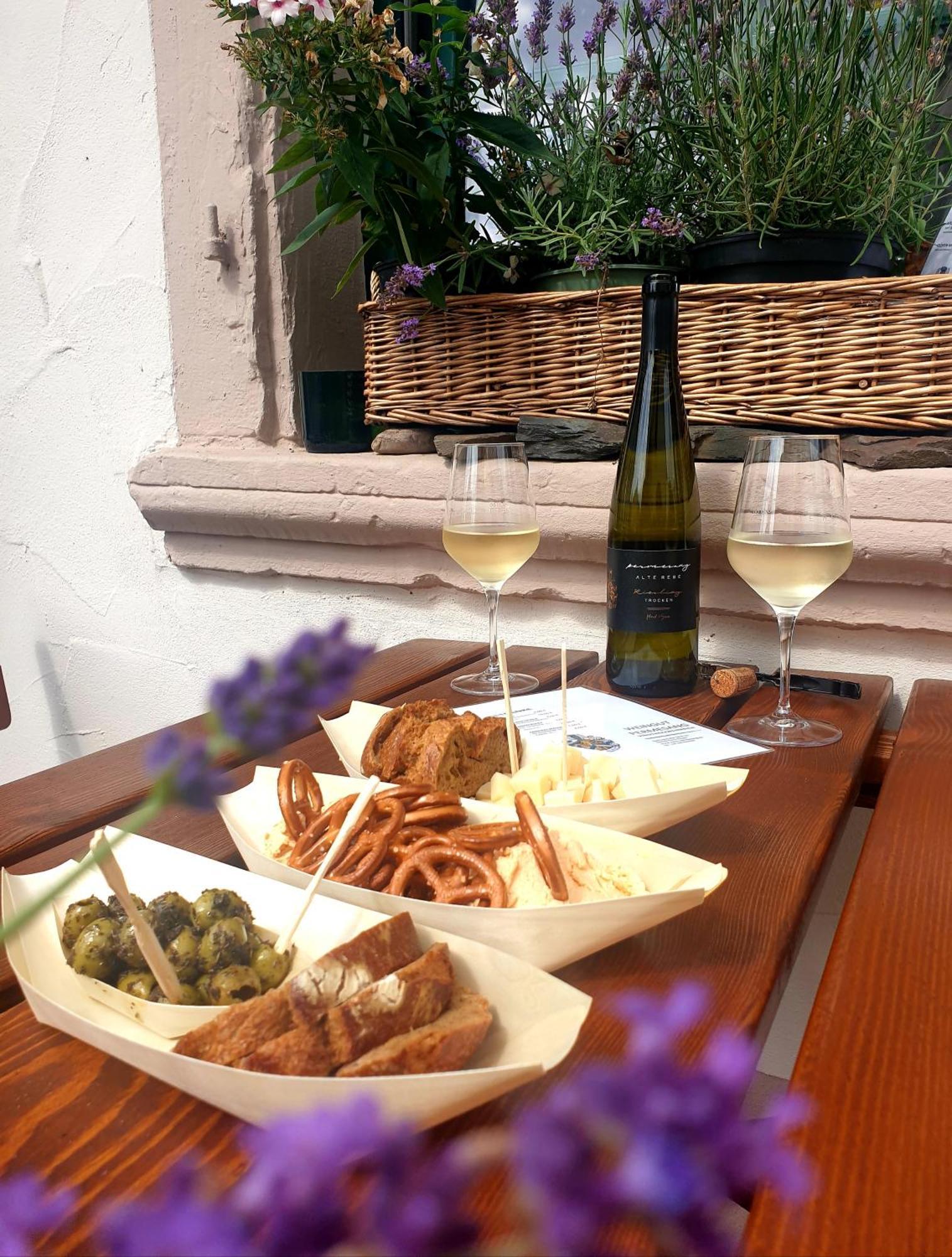 Zur Alten Rebe Ferienhaus Und Weingut Konz Buitenkant foto