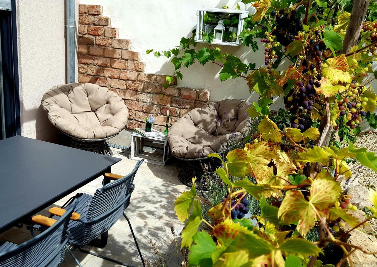Zur Alten Rebe Ferienhaus Und Weingut Konz Buitenkant foto