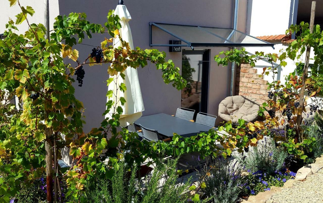 Zur Alten Rebe Ferienhaus Und Weingut Konz Buitenkant foto